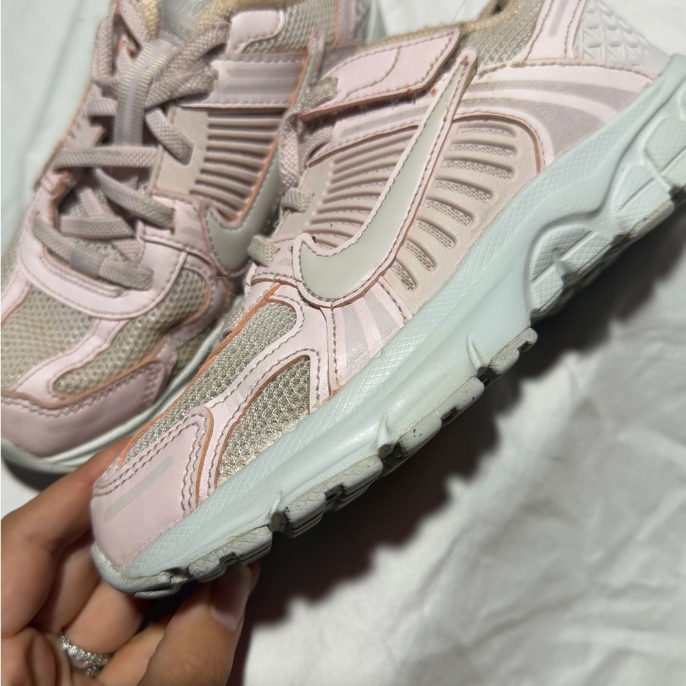 Kids Pink Nike Vomero sneakers size 1y